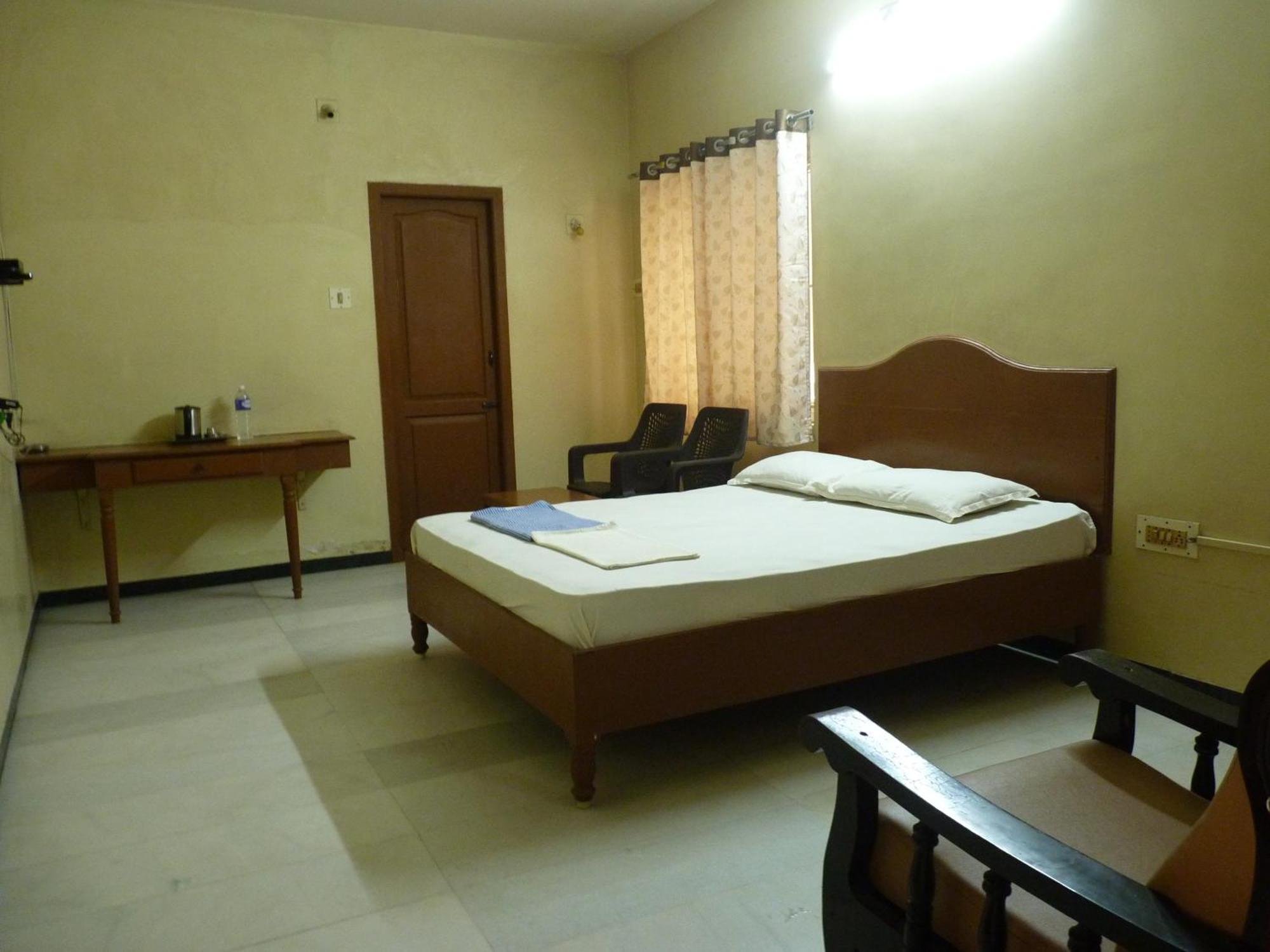 Nanda Lodge Mettuppālaiyam Exterior photo