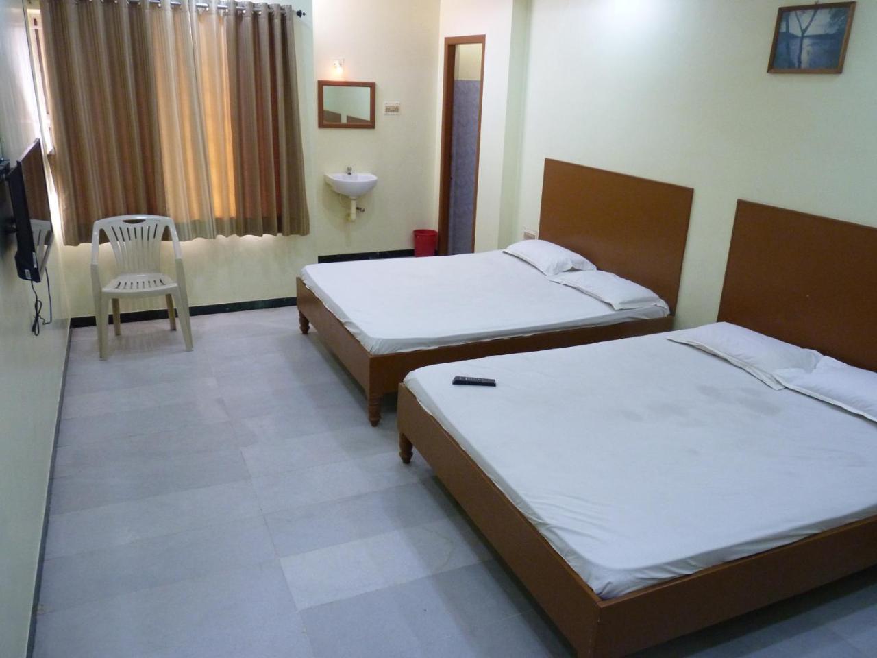 Nanda Lodge Mettuppālaiyam Exterior photo